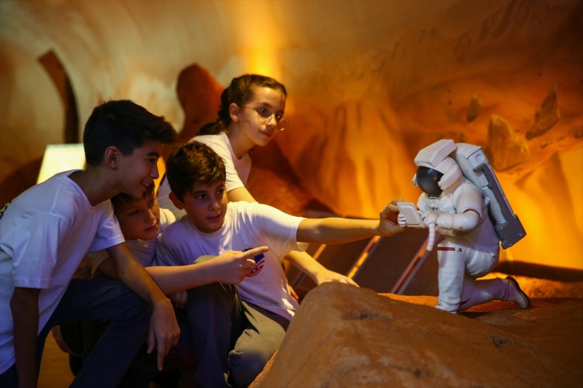 "Uzay Kampı Türkiye"de çocuklar Mars'ı keşfedecek